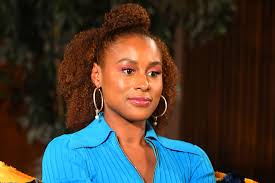 How tall is Issa Rae?